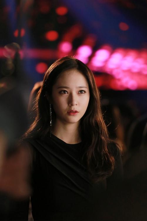 Happy birthday krystal jung  i adore you so much ignore the haters bcs u are fab! 