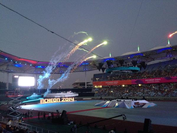 2014apg's tweet photo. #2014인천장애인아시아경기대회 폐막식이 시작되었습니다. 7일 여정의 끝을 알리는 폐막식, 마지막까지 함께해 주세요. :) http://t.co/0AuIIUh2Pt