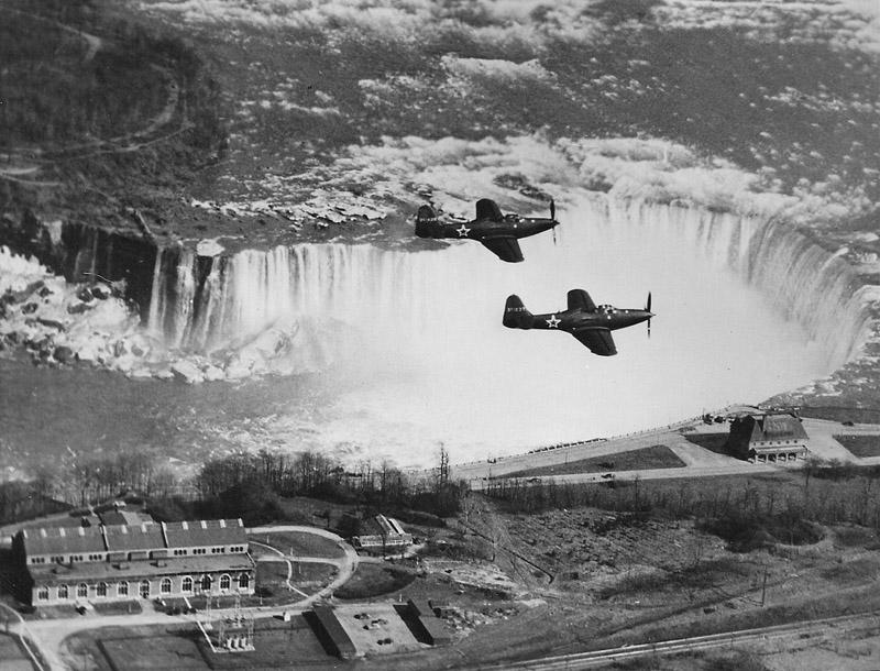 Fascinating Historical Picture of Niagara Falls in 1943 