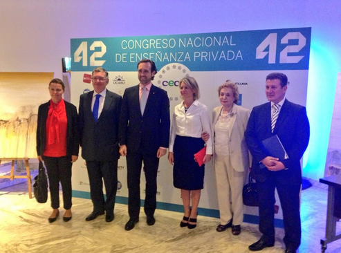 <a href="/JRBauza/">José Ramón Bauzá</a> i <a href="/MNuriaRiera/">Núria Riera</a> no volem ESCOLA PÚBLICA. 42è Congrés #CECE. 
arabalears.cat/balears/Bauza-…