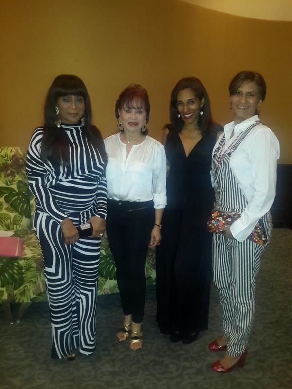 RosaArredondo's tweet photo. Con las colegas y amigas #FannySantana #Nelly y #GrissellLora #DM2014 http://t.co/wkC33qNByT