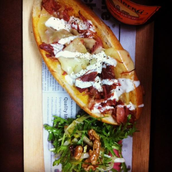 LadyMCafe's tweet photo. This weekend were celebrating with waffles for breaky and knuckle sangas for lunch! #urbanlisted #ourstonecorner http://t.co/ufj4SxhyPv