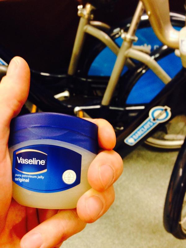 JackKelly24's tweet photo. Hunt for @VaselineUK successful. 62 miles. Off we go!!! Follow us with #boristobrighton @jameswilliams8 @loztino http://t.co/WOzjYTlYf2