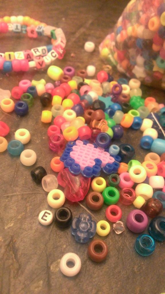 _grannyshay's tweet image. My current situation while packing! #ProcrastinationProblems