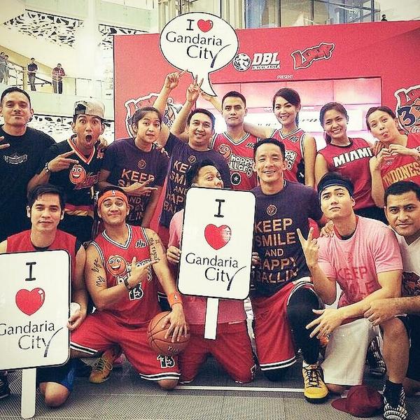 Oct, 23-24th 2014 - <a href="/MyHappyBallers/">Happy Ballers</a> Family at Loop 3x3 #Celebrity Challenge !! :) #happyballers