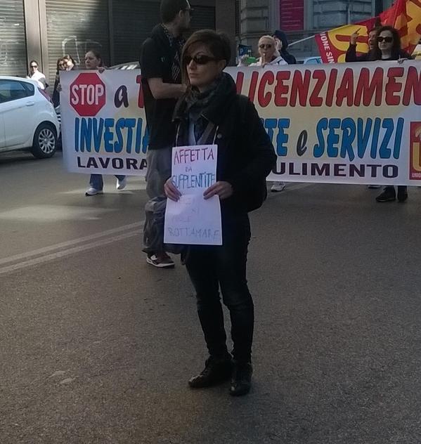 vfishkia's tweet photo. Affetta da supplentite al corteo #usb #orsa #unicobas http://t.co/9bp8OIa9j6