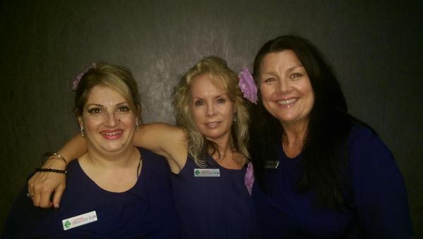 CarolineAdamAU's tweet photo. Volunteers for good cause @KManray  @GreenDragonFell  @StGeorgeF  @RavingFanRevolt  @leighrhathaway  @LoveLeeDragon http://t.co/1bo8IGwHCL