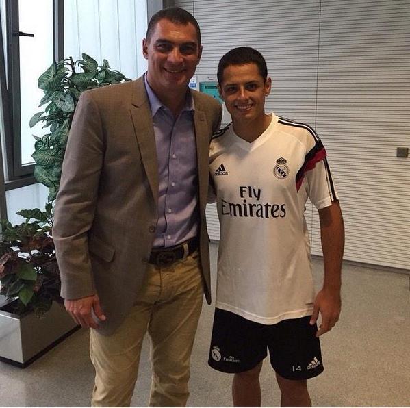 RMCFarab's tweet photo. حارس كولومبيا فريد موندراغون مع لاعبين ريال مدريد.
#RMCFarab http://t.co/KNjCCjd9ce