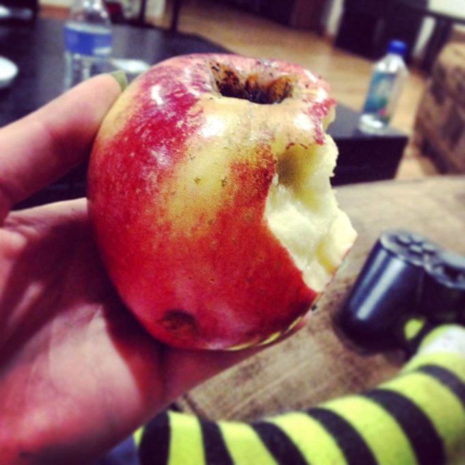 #apple #bole #stoner http://t.co/jn0l3NUkoT<a href="/tag/apple"class="tags">#apple</a><a href="/tag/bole"class="tags">#bole</a><a href="/tag/stoner"class="tags">#stoner</a>