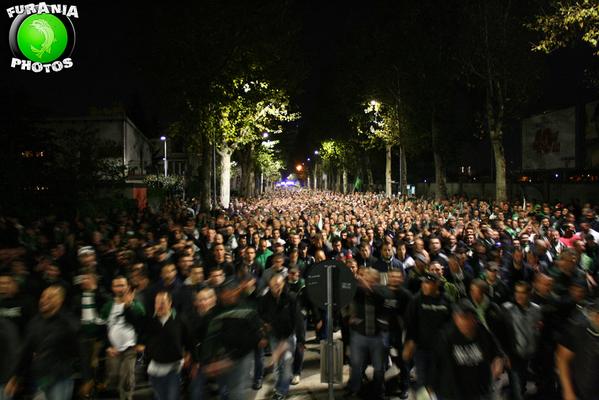 JMsainte42's tweet photo. Ça en faisait du monde hier à Milan ! #ASSE #INTERASSE @ASSEofficiel http://t.co/uZM5Y5oYr1