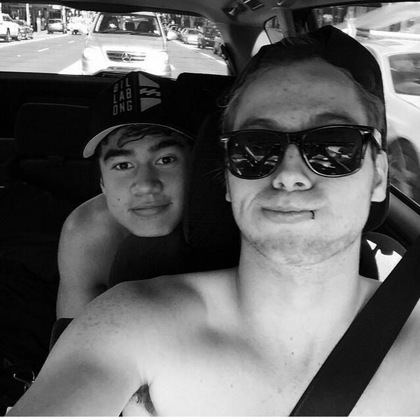 Lukee_warm's tweet image. SHIRTLESS LUKE SHIRTLESS CALUM OMG