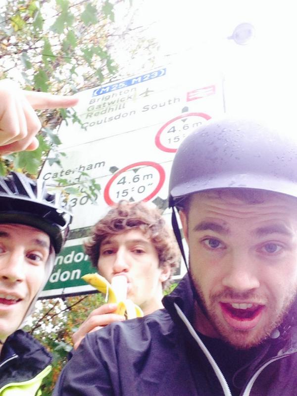 JackKelly24's tweet photo. First sign to Brighton! 18 miles in. No need for vaz... yet #boristobrighton http://t.co/yAubxBdlTD