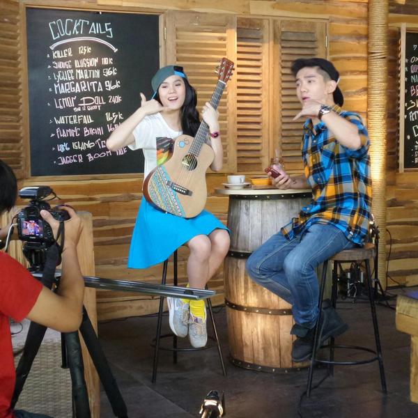 ssheinafiaz's tweet photo. Woohoo @sherylsheinafia & @boywilliam #BreakoutNETphonecall @breakoutnet http://t.co/mJWxYT6L0U