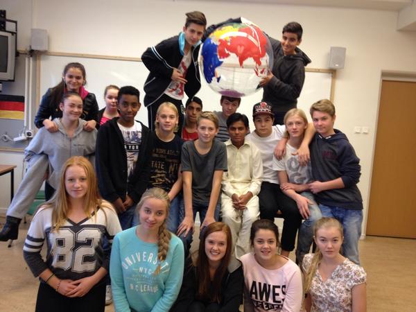 fdalskolan's tweet photo. Kewal Ram fr Pakistan på besök. Ingår i barnens juryn som har nominerat bl.a. Malala till World's Children's Prize! http://t.co/h8fi8h2AsO