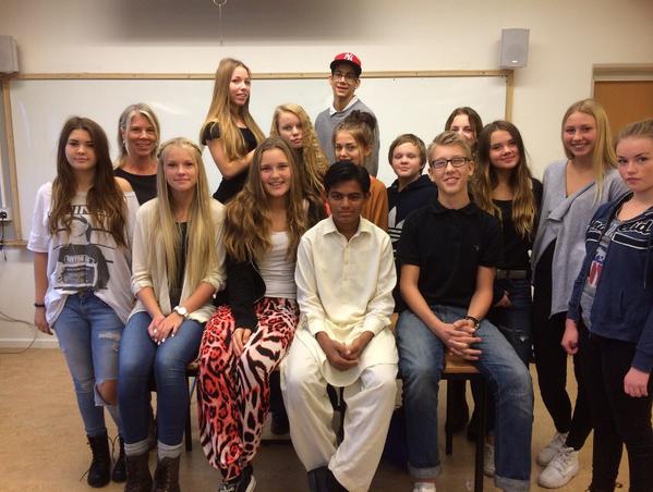 fdalskolan's tweet photo. Kewal Ram fr Pakistan på besök. Ingår i barnens juryn som har nominerat bl.a. Malala till World's Children's Prize! http://t.co/h8fi8h2AsO