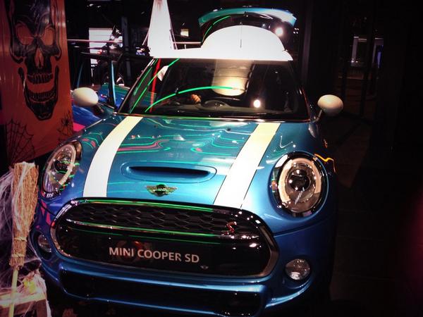 smallcarBIGCITY's tweet image. We were at the launch of the new 5 door MINI last night. #spacious #spookycocktails @MINIUK @MINI_ParkLane