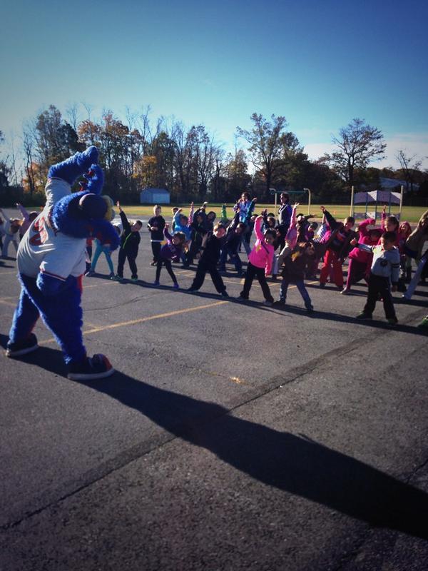 SensRascal00's tweet photo. Getting my friends at Wellsville Elementary stretched and ready to go for their Race For Education! http://t.co/DnL6cBdxci