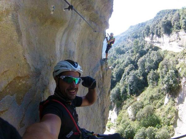 Brutal entreno hoy en la Vía Ferrata de Centellas con mi compañero <a href="/JoanPedrero/">Joan Pedrero</a> #challengedakar2015 #yamaha #madform