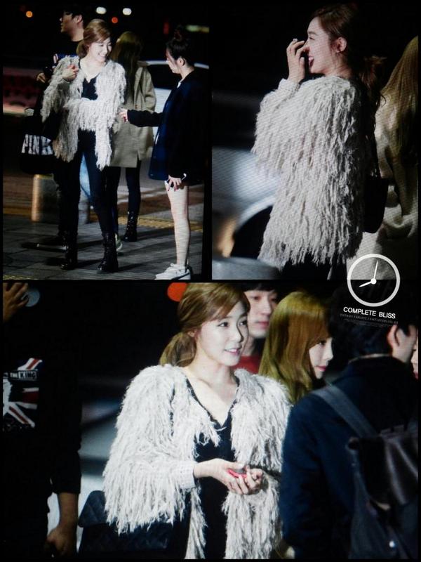 [PIC][24-10-2014]SNSD khởi hành đi Trung Quốc để biểu diễn tại "MBC Korean Music Wave in Beijing 2014" vào chiều nay - Page 10 B0tBltRCcAEwpSn