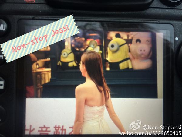 [PIC][23/24/25/26-10-2014]Jessica xuất hiện tại Trung Quốc để tham dự "Stars of 2014 Mission Hills World Celebrity Pro-Am" vào trưa nay B0tBvgJCEAAFhx8