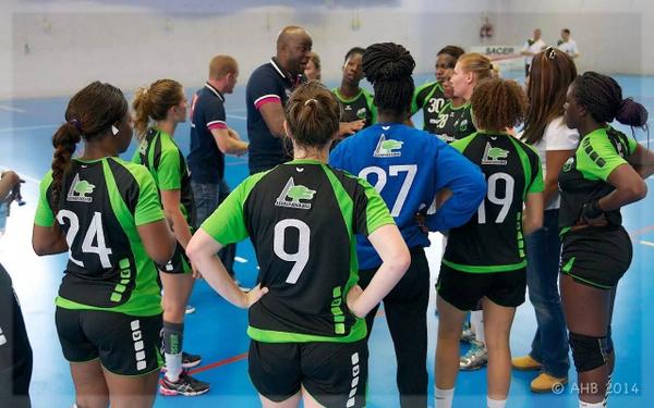 Veille de match décisif ! Nos #amazones affrontent demain à 18h la réserve du <a href="/MetzHandball/">Metz Handball</a> #soifdeVictoire #teamAHB