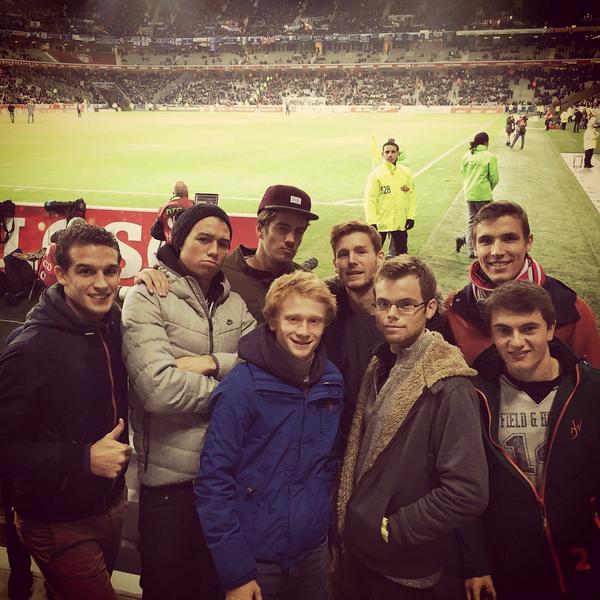Support <a href="/losclive/">LOSC</a> with my team <a href="/WatDucksDH/">WatDucks Hockey Team</a> #LilleEverton #europaleague#0-0