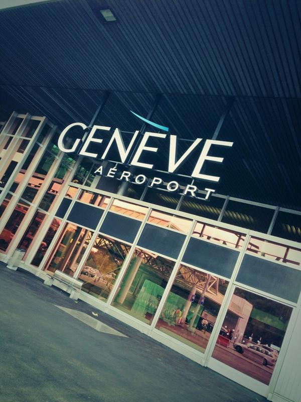 MarcosssPostigo's tweet photo. Se acabo lo bueno.... y de souvenir, un resfriado !!! 😷 #AuRevoirGeneve ❤️✈️ #Volveremos @Salva_JP 🙈👬 http://t.co/992UavUVDk