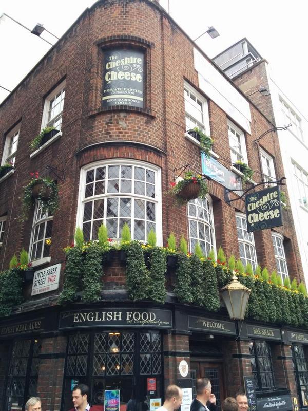 tristanmarmont's tweet photo. The Cheshire Cheese, #CircleLineBarCrawl #Pub2 http://t.co/cvUhOHXey1