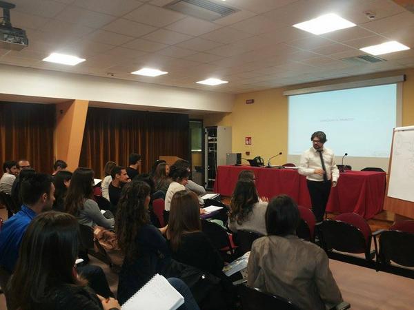 YouthCaravella's tweet image. Comunicazione e trasmissione attraverso tentativi ed errori. #
#CommunicationLab