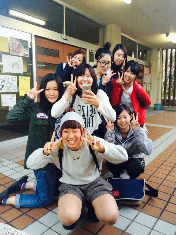 71Buuuu's tweet photo. 明日と明後日は高短祭〜😎💓
みんな来て〜😭💓
土曜日はダンス、日曜日はビンゴがあるよ💓
凸凹ふれんずでダンスするから
まぢでみてほしい😭💓
あ、ついでにやなとりも買ってください🙈
2本で150円です🙇 http://t.co/VkErY9COlT