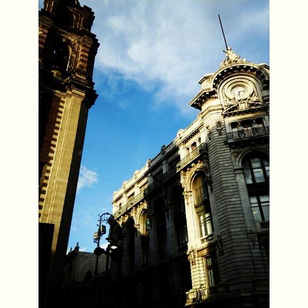 AljndRys's tweet image. 2 épocas 2 estilos combinados y un montón de historia #Madero #centrohistorico #edificiosantiguos #edificios #arc...