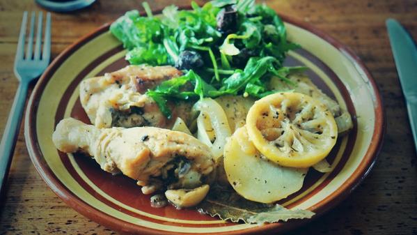 elcocinerofiel's tweet photo. Hoy en @Tribo_tv una de esas que necesito mejorar. Pollo al limón ahora mismo en #TriboDirecto http://t.co/WSWSnXHj5p