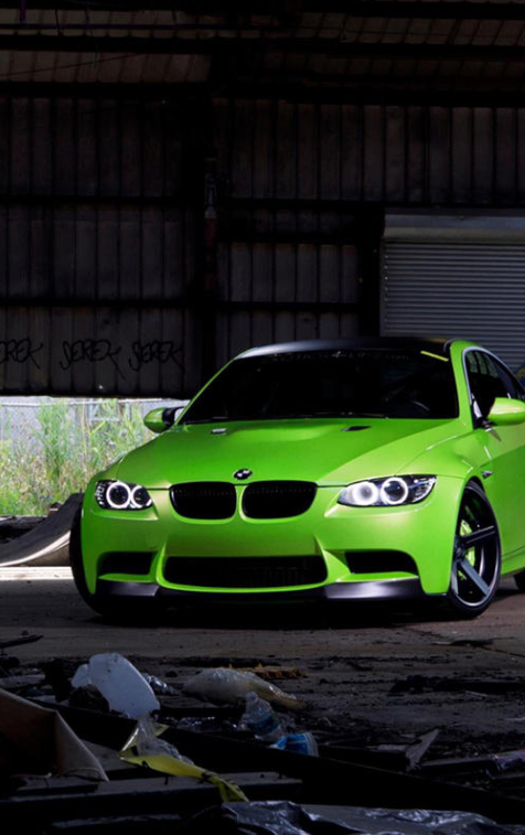 Bueno chicos, este es el coche de Yeiden, se que es un BMW, pero imaginaros que es un munstang. Jaja