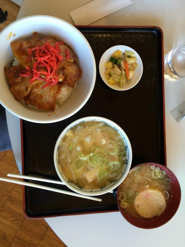 630fumi630's tweet photo. 道の駅230ルスツの豚丼と豚汁
美味しい❗️ http://t.co/owOlSxd1ks