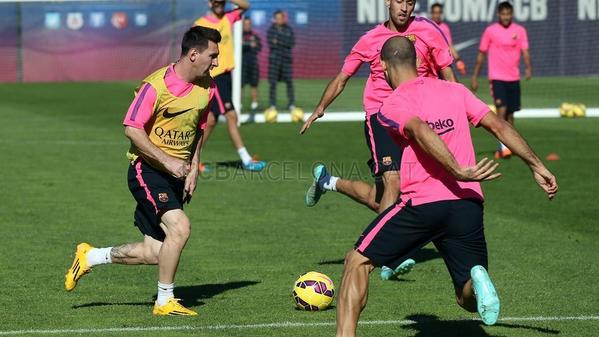 ElClasicoStats's tweet photo. FC Barcelona preparing for El Clasico. http://t.co/eKunkBXRC2