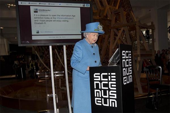 AlexSparrow2's tweet image. #CharlestheFirst RT @verge: Queen Elizabeth II sends her first tweet theverge.com/e/6820914