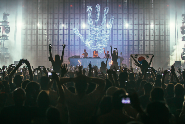 Anjunabeats's tweet photo. RT if you were there...
#ABGT100 @TheGarden 

http://t.co/utctuJm6rY http://t.co/wrc6Y3VgCC #WeAreAllWeNeed http://t.co/yghy5vPaOV