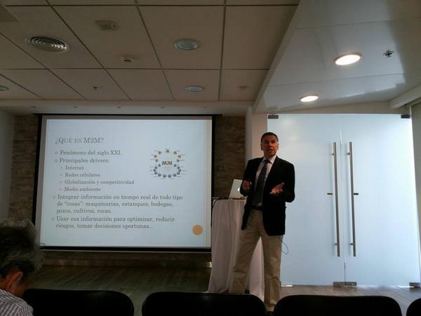 wiseaccess's tweet photo. Juan Carlos Plaza, Gerente de I+D de WiseAccess, exponiendo en Seminario IoT &amp; Big Data @telefonicab2b @MovistarChile http://t.co/8LhWjciKWc