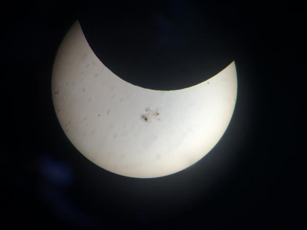 AlexZwissler's tweet photo. I took this pic of the eclipse with my Iphone through our telescope Leah at #ChabotSpace.Sunspot is size of Jupiter! http://t.co/eN7qe0CMfB