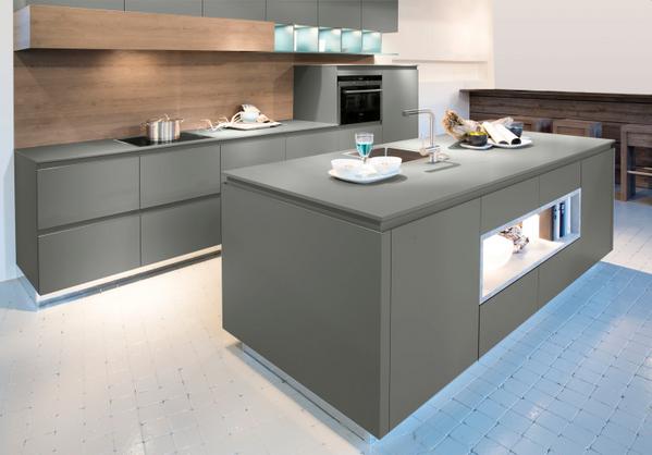 кухня бетон и дерево интерьер. кухня с фасадами под бетон. кухня серый бетон. столешница эггер бетон чикаго светлый. столешница лофт 600/1200мм пвх r6 мм кат 2 бетон.