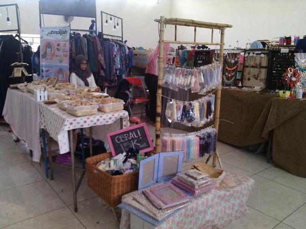 LUCKYANASHOP's tweet photo. Yuk ke Balai Pamungkas @FlohmarktFest  sampe minggu besok,ada koleksi handmade berupa frame dr Luckyanashop :D http://t.co/jqVkITDHsj
