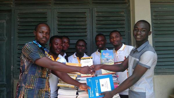 PatriotsUCC's tweet photo. READING PROJECT AT A.M.E ZION SCHOOL CAPE COAST http://t.co/vsJ92RhDKv