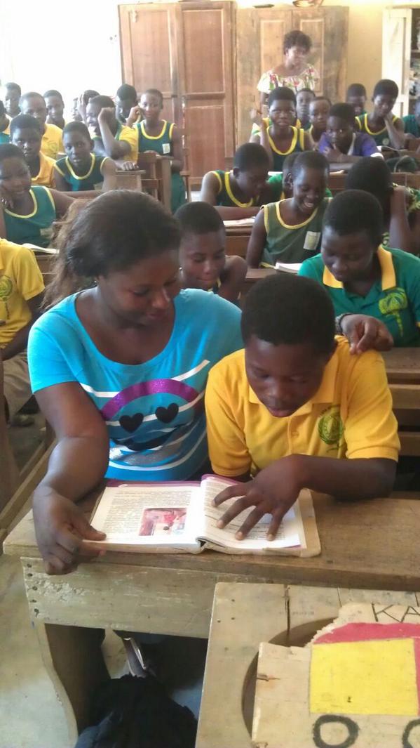 PatriotsUCC's tweet photo. READING PROJECT AT A.M.E ZION SCHOOL CAPE COAST http://t.co/vsJ92RhDKv
