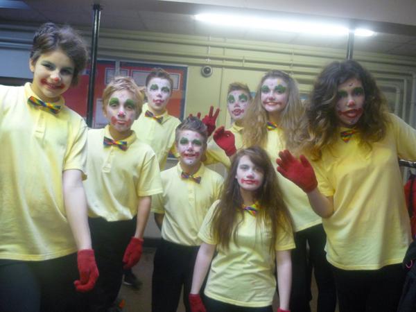 YsgolTregaron's tweet photo. Dawnswyr heini bl. 7-9 Ystwyth - ma nhw yn y syrcas hefyd. http://t.co/ikK4KMw5h8