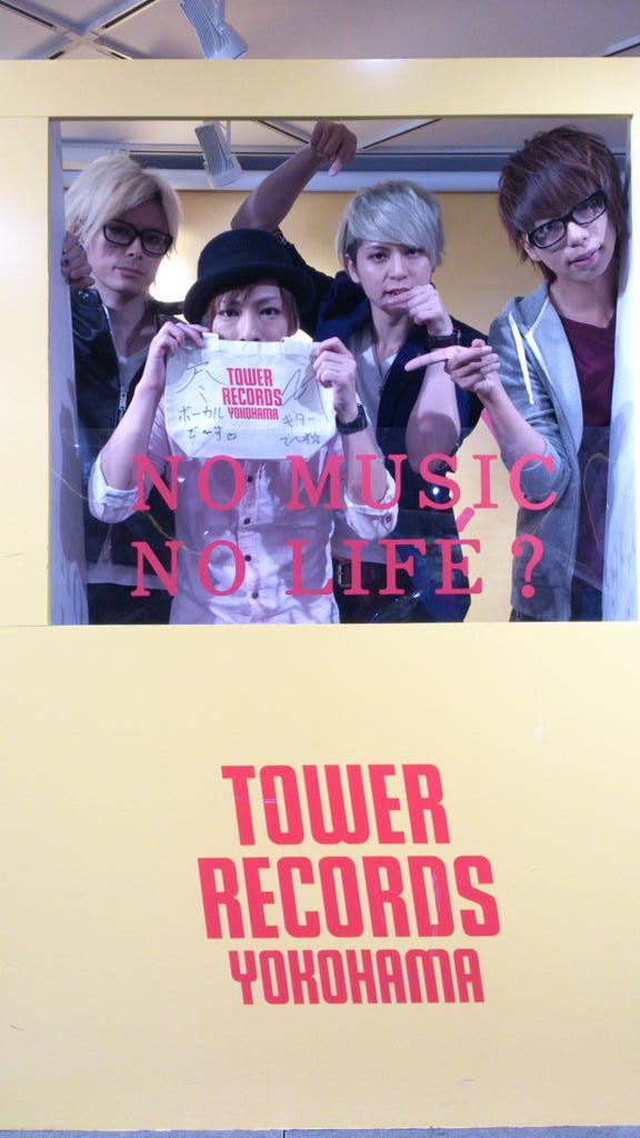 TOWER_Yokohama's tweet photo. (続き→)JINさんがお持ちのサイントートを、こちらのツイートRT&amp;フォローされた方の中から抽選で1名様にプレゼント♡ご来店可能な方限定！10/30締切！
改めてHEROの皆様、ありがとうございました☻！ http://t.co/H1I9XV5nab
