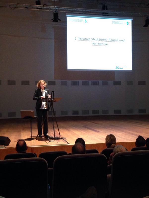 MedienNRW's tweet image. Claudia Nussbauer spricht nun zum Bereich der Kreativwirtschaft des Wettbewerbs #CreateMedia