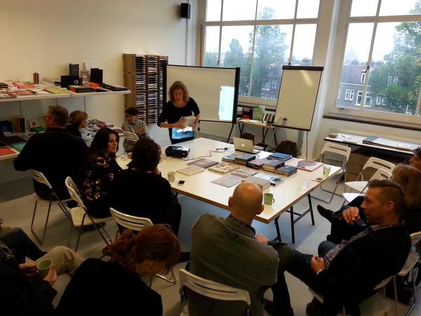 mariskabijl's tweet photo. Was weer Top @PBakermans thanks! @monsterkamer #howtocookabook @Fedrigoni_NL @BinderyHexspoor http://t.co/RfUAzPVfnJ”
