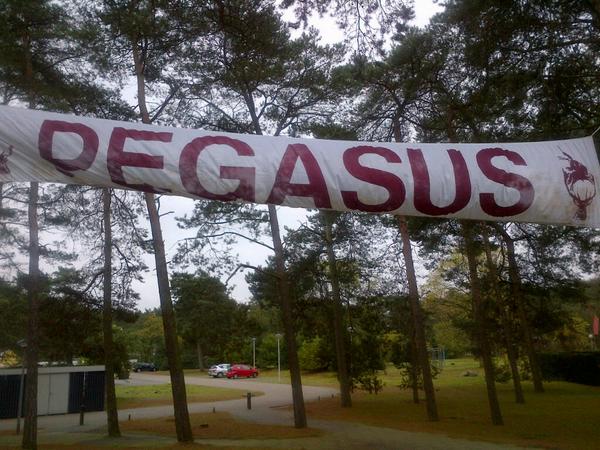 DeHartenberg's tweet photo. Voorbereidingen voor de Pegasuswandeling van morgen @GemeenteEde. Startpunt #shl @DeHartenberg http://t.co/ObUv9Xv81l http://t.co/rULXaPUpM9