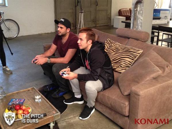 virtualballers's tweet image. Gotze kemarin diundang Konami dan ngePES bareng om Adam Bhatti. #PES2015