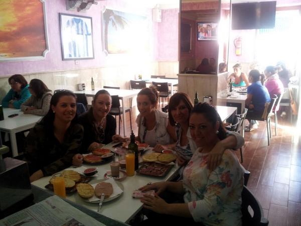 Hoy a tocado desayuno con la novia buenísima mañana juntas chicas!!Viva esa novia 👏👏👏💋💋👫💕 💚💚 😉🎉🎊💃💃😍😍